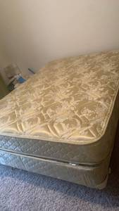 lot 1042 image: Sealy  Posturpedic full matress and boxspring with Metal frame