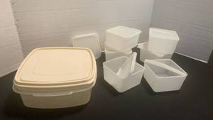 lot 1100 image: Misc storage containers