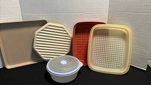lot 1104 image: Microwave and Tupperware pieces