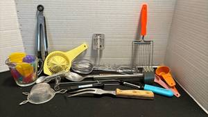 lot 1107 image: Kitchen utensils, plastic ice cubes and more