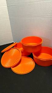 lot 1110 image: Vintage Tupperware with Lids