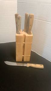 lot 1123 image: Ekco Kitchen Knife Set with Wooden Block