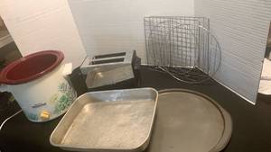 lot 1124 image: Pizza pan, roasting pan, toaster and more