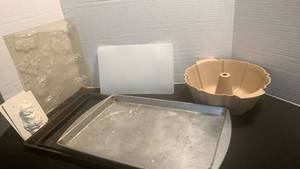 lot 1130 image: Cookie sheets, Bundt pan and candy molds