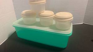 lot 1138 image: Tupperware and Rubbermaid storarage containers