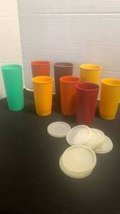 lot 1148 image: Tupperware tumblers