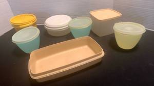 lot 1150 image: Tupperware and  Rubbermaid storage containers