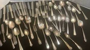 lot 1152 image: Misc flatware