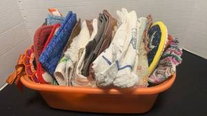 lot 1159 image: Dish towels and pot holders