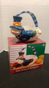 lot 1160 image: Ceramic Snowman Holiday Basket