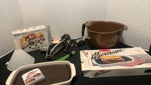 lot 1161 image: Measuring cup mixing bowl, vegetable grater and misc to wave cookware