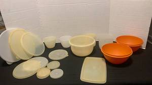 lot 1174 image: Vintage Tupperware and misc lids