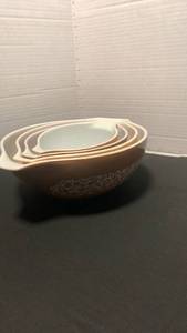 lot 1175 image: Pyrex Woodland Brown Mixing Bowl Set