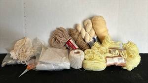 lot 1225 image: Yarn, crochet thread and more