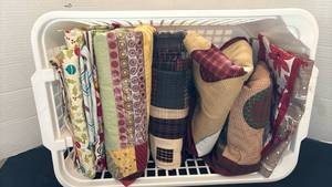 lot 1317 image: Unfinished Quilting Projects