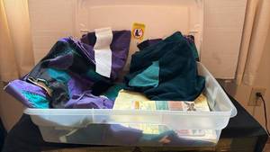 lot 1321 image: Tub with Quilting material, patterns and more