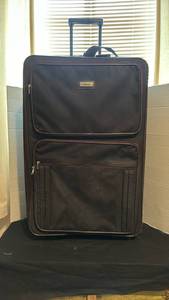 lot 1327 image: Large Suitcase