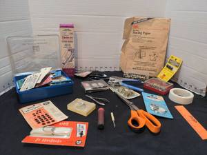 lot 1406 image: Sewing supplies