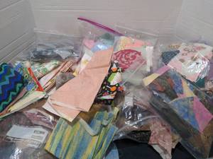 lot 1407 image: Sewing squarescut fabric scraps