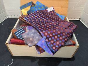 lot 1411 image: Brocade scraps