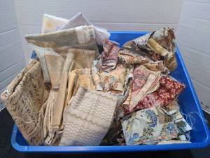 lot 1412 image: Calico remnants and scraps