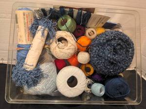 lot 1423 image: Yarn and embroidery floss lot