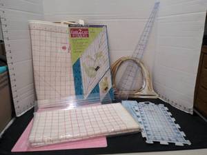 lot 1434 image: Sewing cutting mats and Quilting rulers