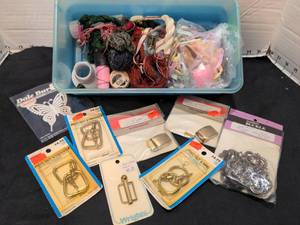 lot 1458 image: Embroidery floss and buckles