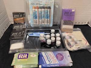 lot 1462 image: Fabric dye and batik supplies