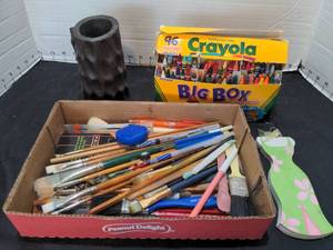 lot 1486 image: Art Supply Lot - Crayola Big Box and Mixed Brushes