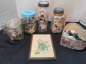 lot 1499 image: Buttons in vintage jars, Precious Moments Plaque