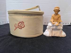 lot 1500 image: Avon Betsy Ross figurine perfume