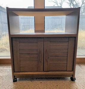 lot 1510 image: Rolling TV stand