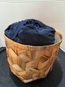 lot 1530 image: Cloth remnants lot 31
