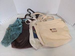 lot 1552 image: Tote bag assortment