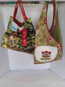 lot 1555 image: Quilted totes