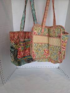 lot 1558 image: Extra large quilted totes