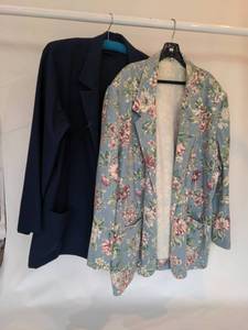 lot 1565 image: Womens Blazers - Navy and Floral Print