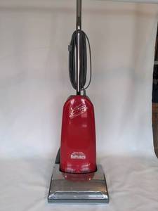 lot 1570 image: Belvedere Heavy Duty Clean Air System Vacuum