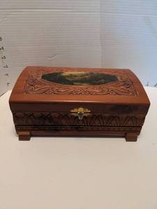 lot 1707 image: Art deco cedar box with feet