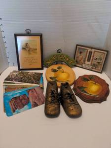 lot 1716 image: Vintage assortment of postcards and kitsch