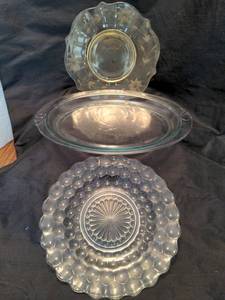 lot 1720 image: Depression Glass Plate Collection