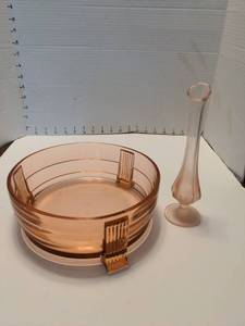 lot 1722 image: Vintage Fostoria Amber bowl, pink swung vase