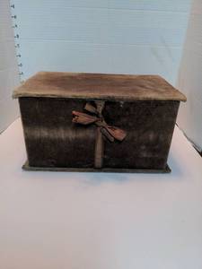 lot 1725 image: Brown velvet storage box with old photographs
