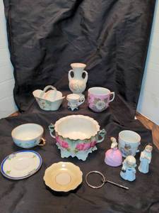lot 1726 image: Austrian, Bavarian and mixed bone china or porcelain pieces