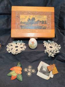 lot 1731 image: 1950s Wooden Eyeglass Storage Box with Scenic Design