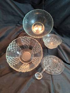 lot 1737 image: Glass Bowls and Saucer Set
