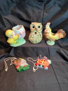 lot 1745 image: Ceramic bird collection with Halloween necklaces