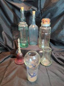 lot 1747 image: Assorted glass wear and Avon Rosepoint Bell perfume.