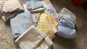 lot 1821 image: Misc sheets and pillow cases